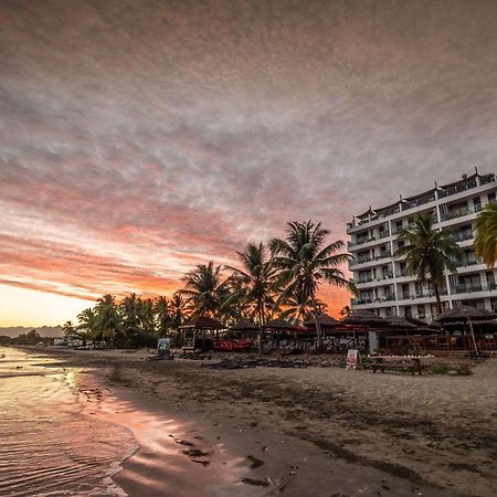 Ramada Suites By Wyndham Wailoaloa Beach Fiji Nadi Exteriör bild