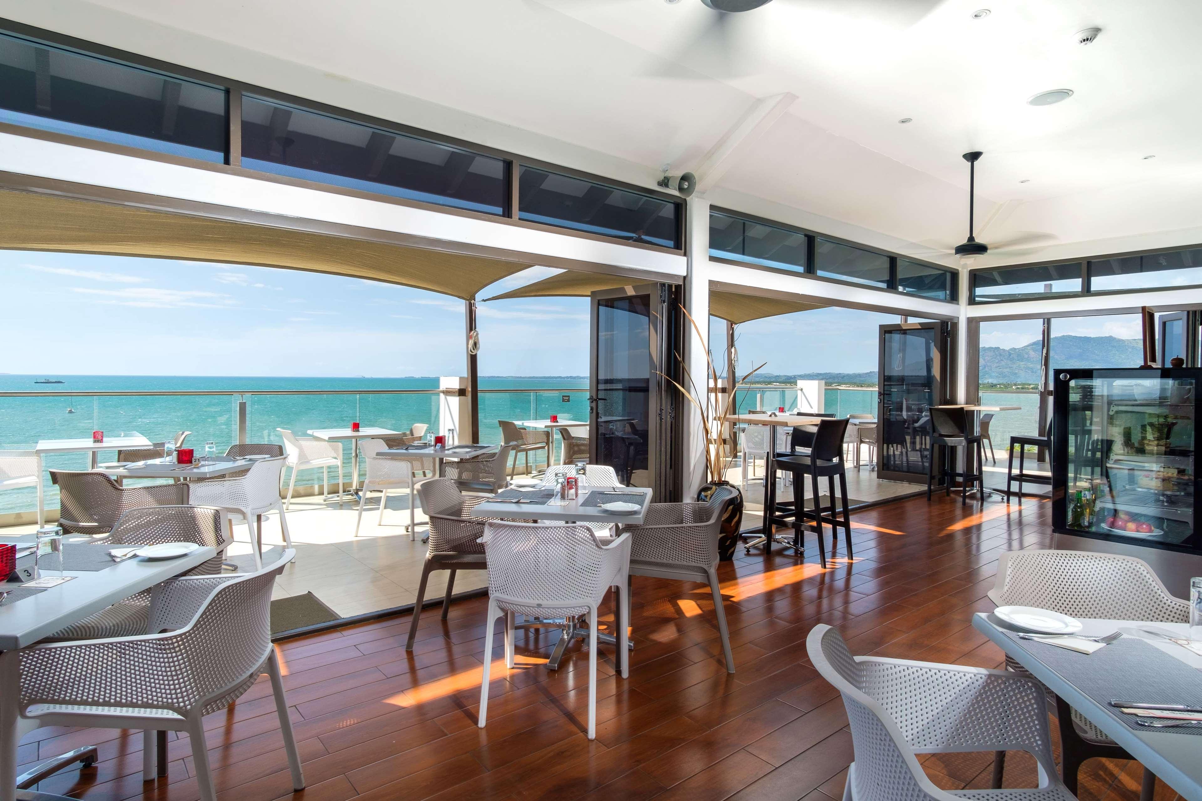 Ramada Suites By Wyndham Wailoaloa Beach Fiji Nadi Exteriör bild