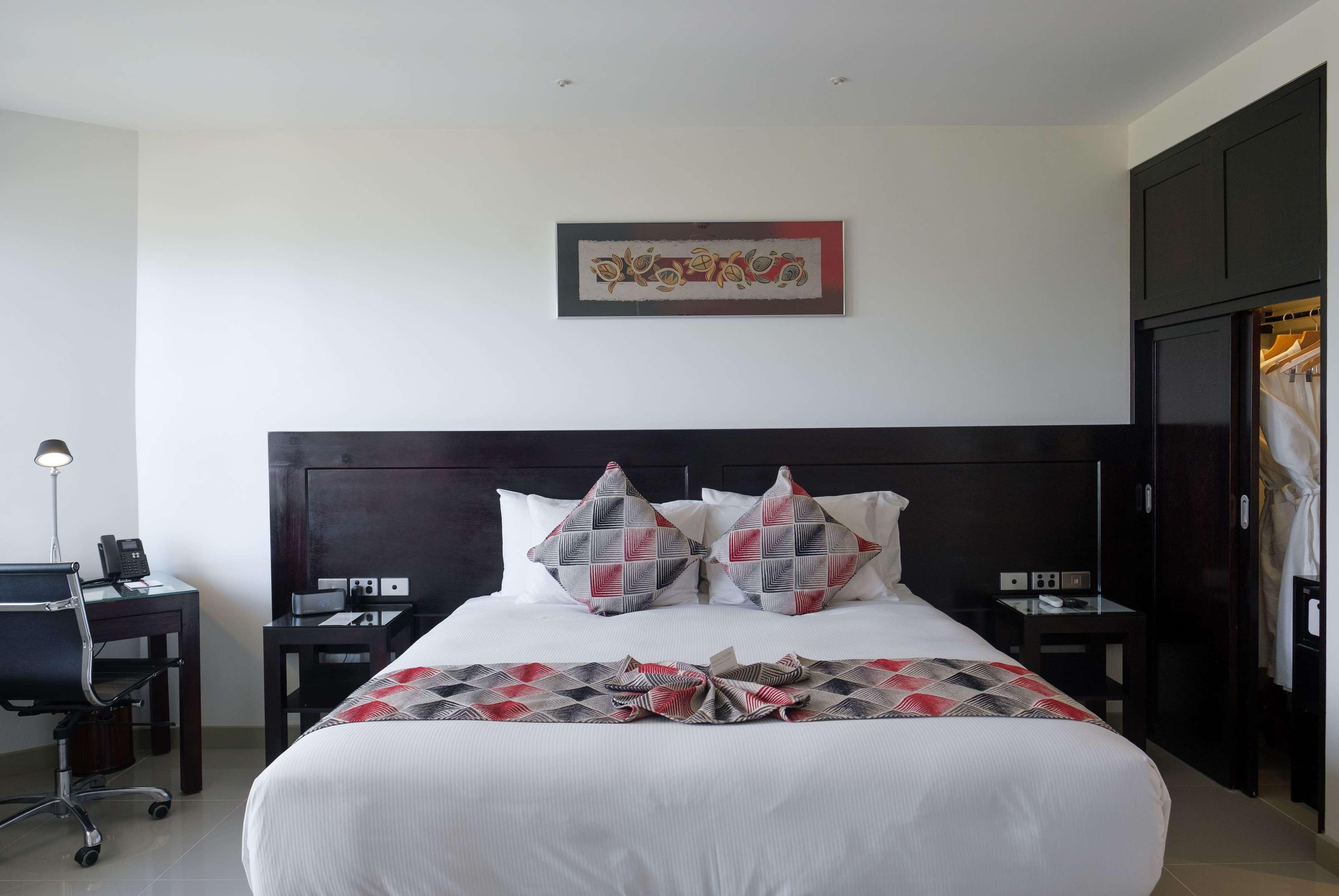 Ramada Suites By Wyndham Wailoaloa Beach Fiji Nadi Exteriör bild