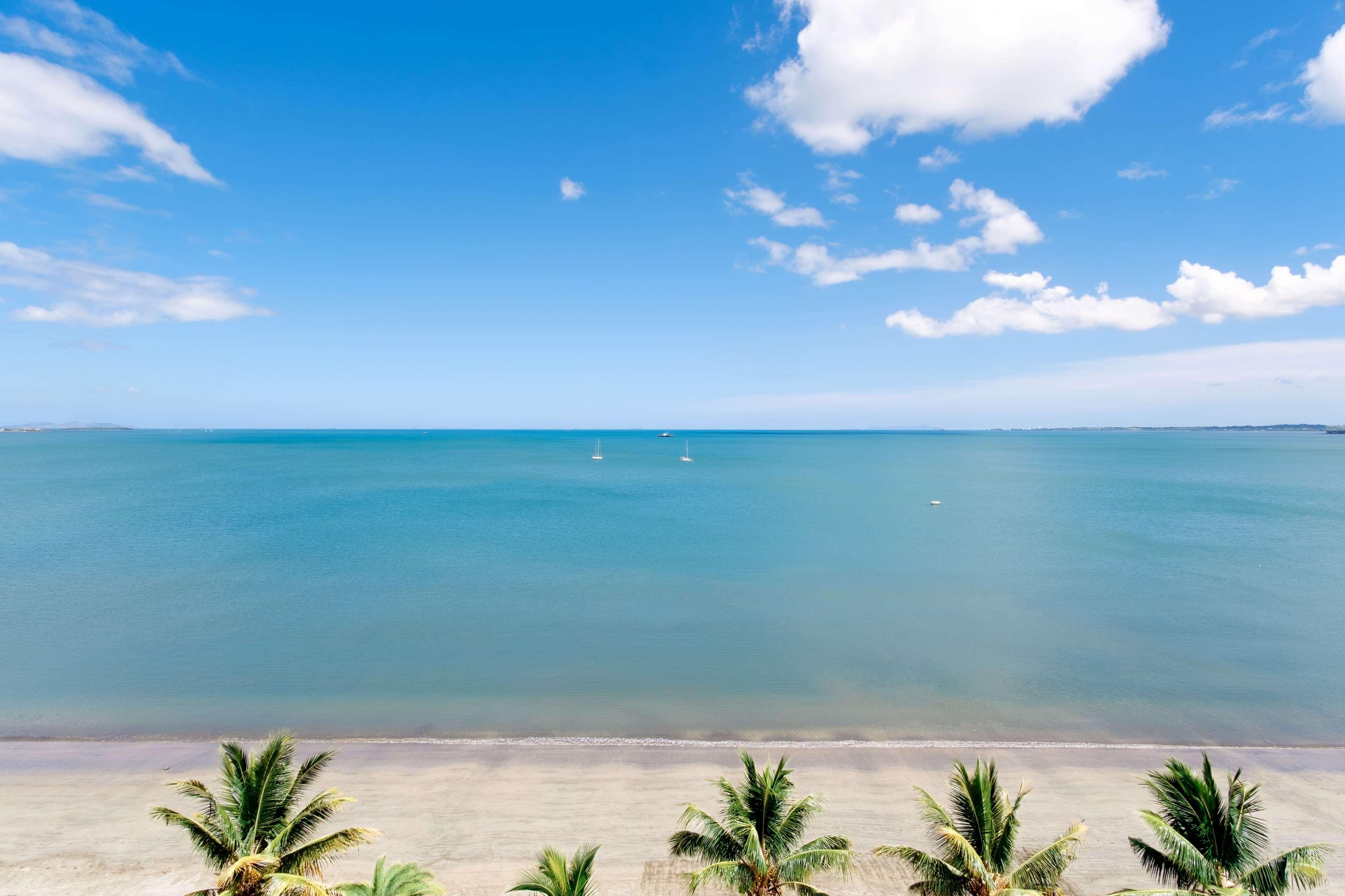 Ramada Suites By Wyndham Wailoaloa Beach Fiji Nadi Exteriör bild