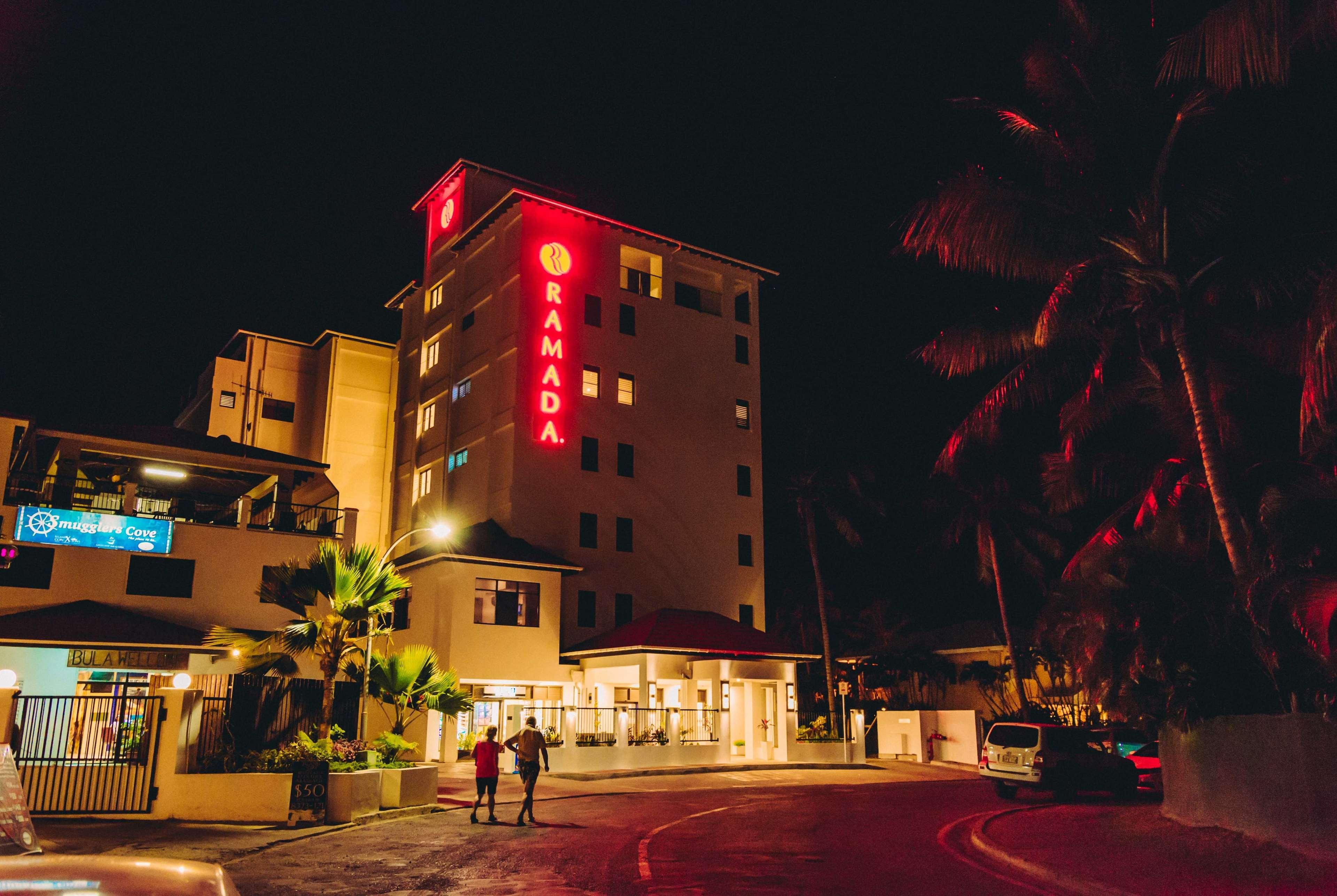 Ramada Suites By Wyndham Wailoaloa Beach Fiji Nadi Exteriör bild
