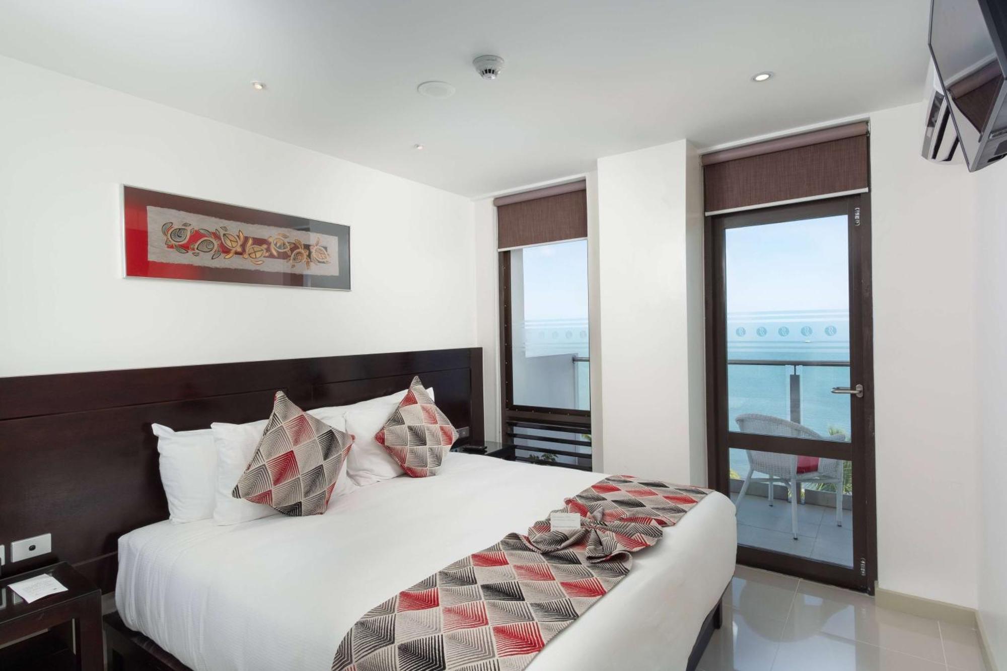 Ramada Suites By Wyndham Wailoaloa Beach Fiji Nadi Exteriör bild