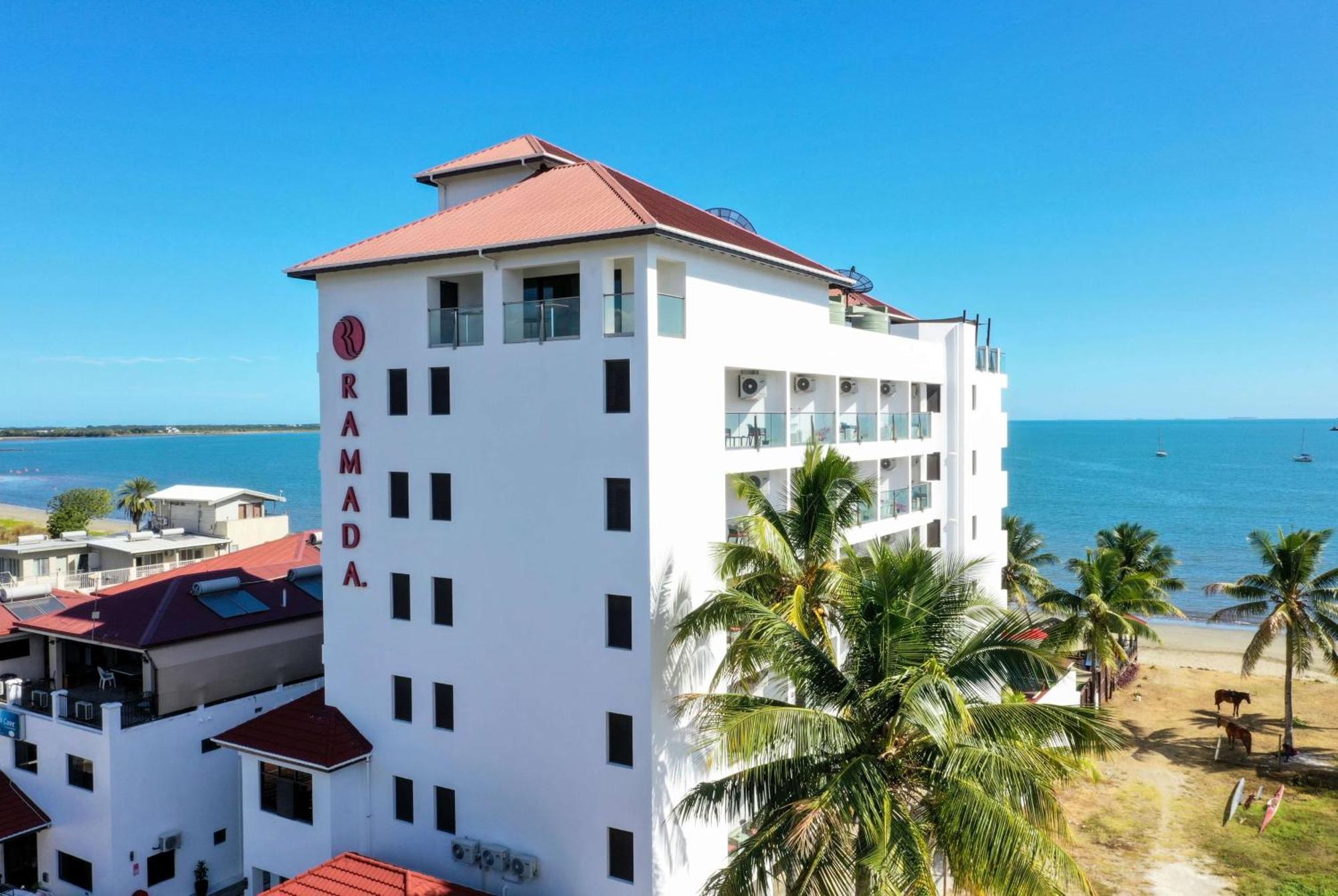 Ramada Suites By Wyndham Wailoaloa Beach Fiji Nadi Exteriör bild