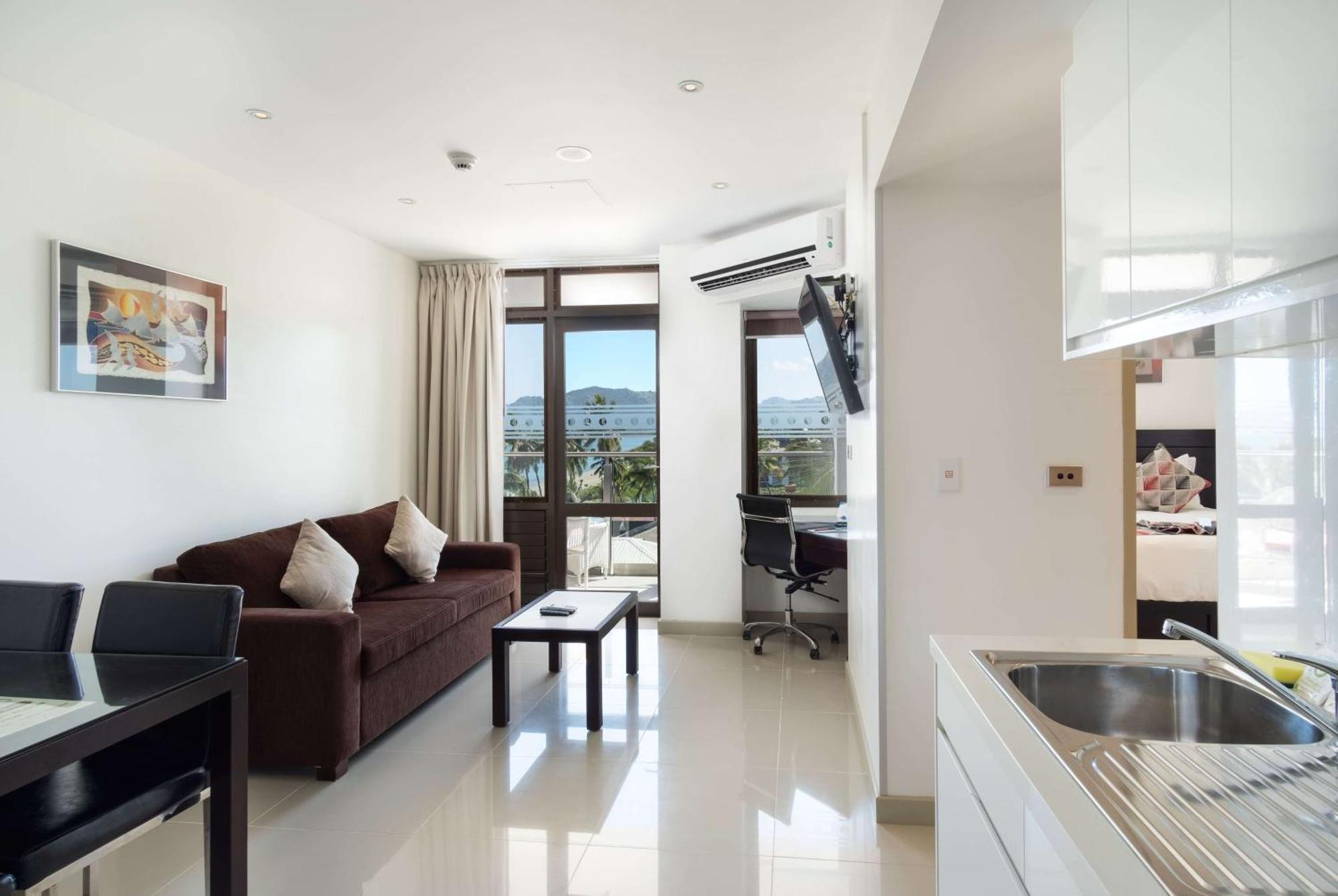 Ramada Suites By Wyndham Wailoaloa Beach Fiji Nadi Exteriör bild