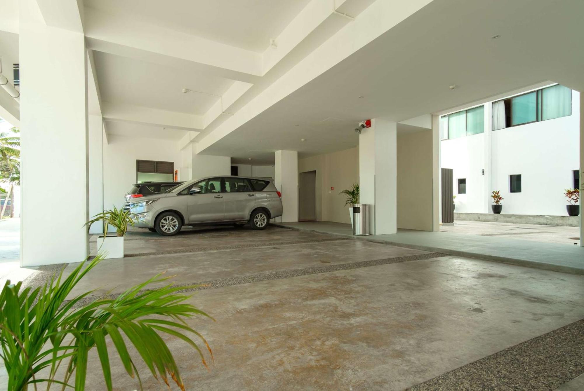 Ramada Suites By Wyndham Wailoaloa Beach Fiji Nadi Exteriör bild