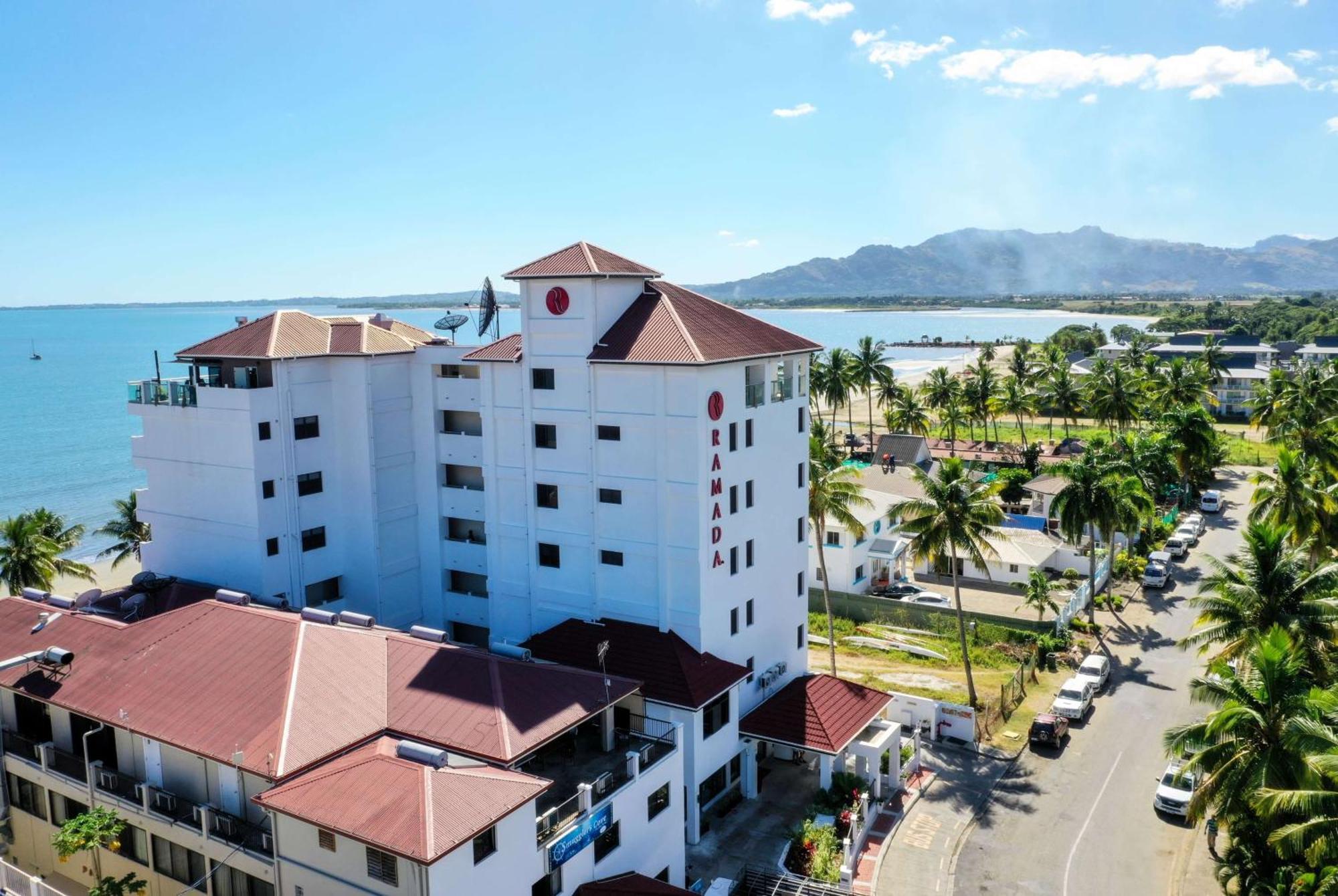 Ramada Suites By Wyndham Wailoaloa Beach Fiji Nadi Exteriör bild
