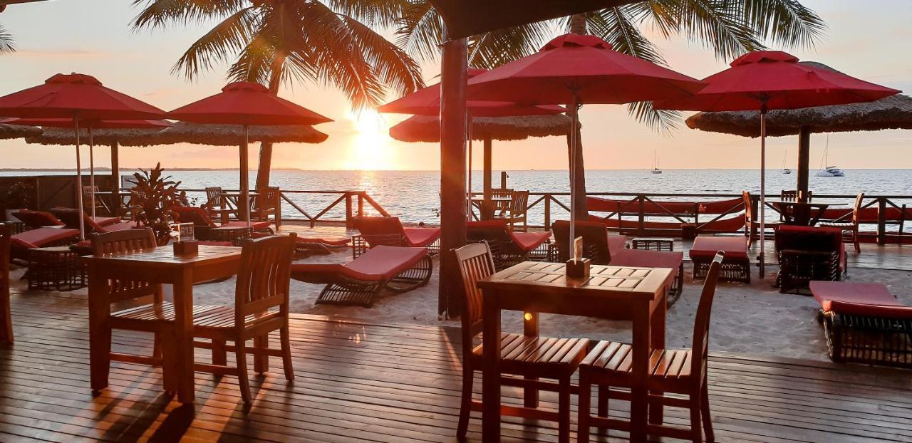 Ramada Suites By Wyndham Wailoaloa Beach Fiji Nadi Exteriör bild