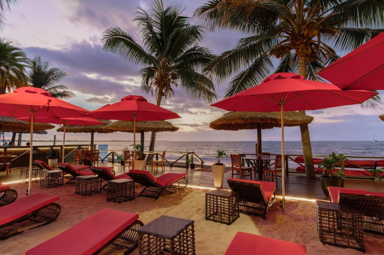 Ramada Suites By Wyndham Wailoaloa Beach Fiji Nadi Exteriör bild