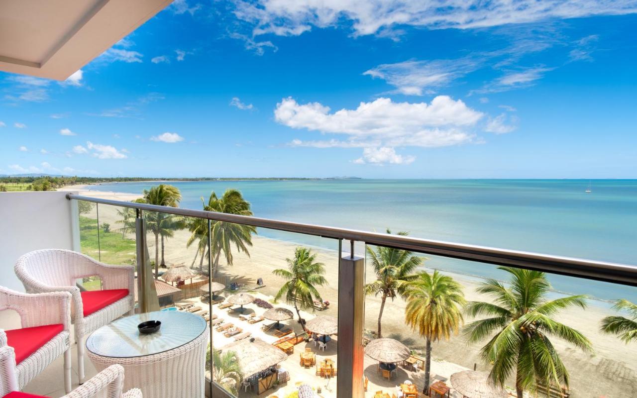 Ramada Suites By Wyndham Wailoaloa Beach Fiji Nadi Exteriör bild