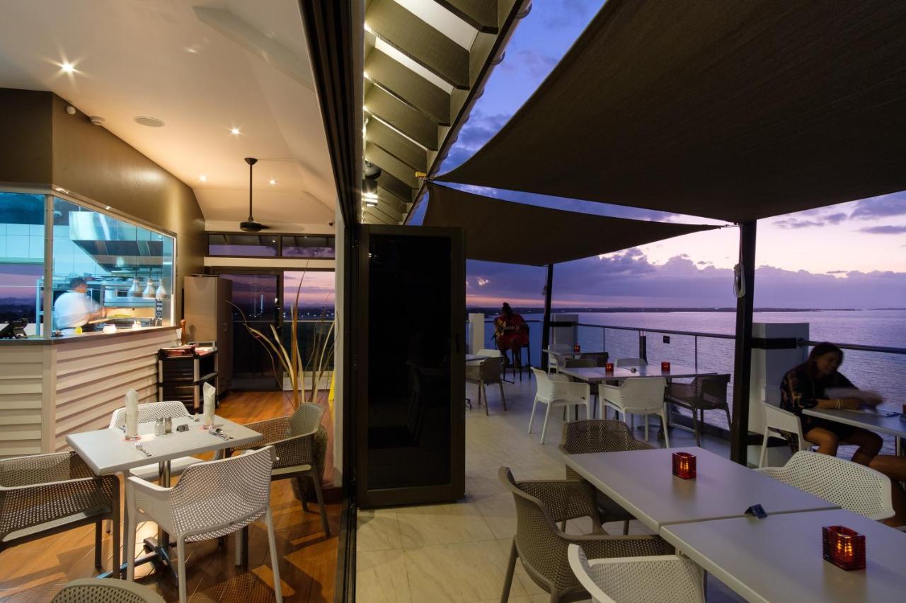 Ramada Suites By Wyndham Wailoaloa Beach Fiji Nadi Exteriör bild